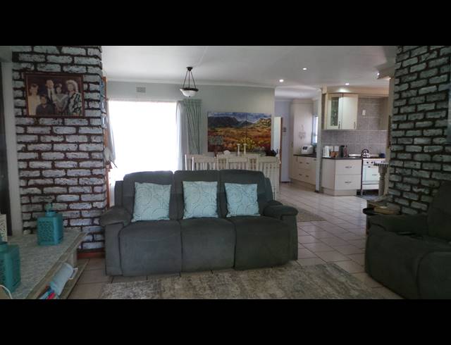 5 BEDROOM FREEHOLD FOR SALE IN DALPARK EXT 1